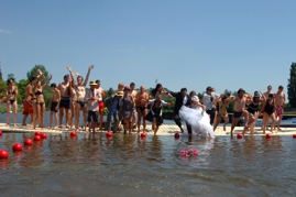 23.1-La mariée se jette à l'eau (Céline Demars).jpg